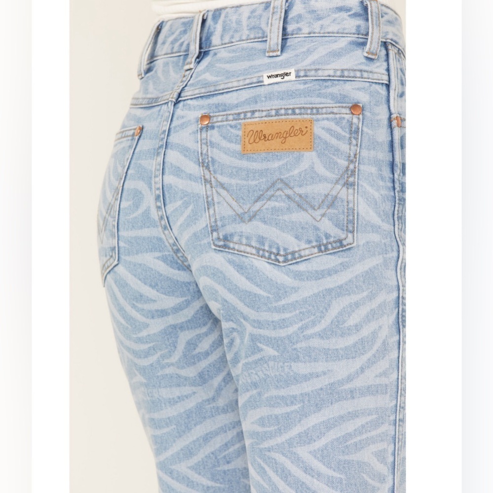 Wrangler FP Women's Meow Laser Tiger Print Wanderer Flare Jean Wide Anthropologi - Picture 5 of 10